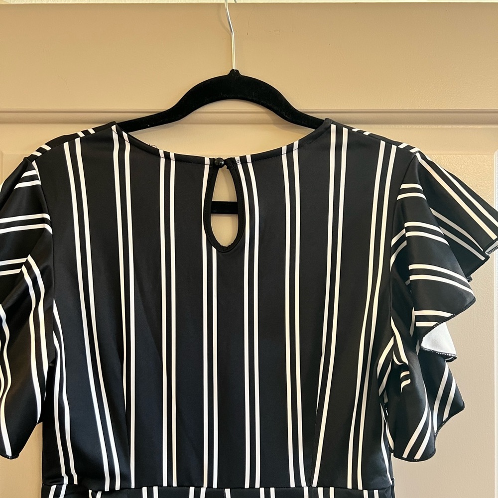 Short sleeved jumpsuit - Picture 6 of 10